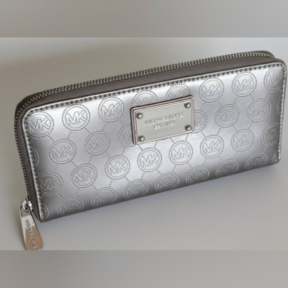 Michael Kors Jet Set Travel Metallic Signature Logo Continental Wallet - Picture 1 of 1
